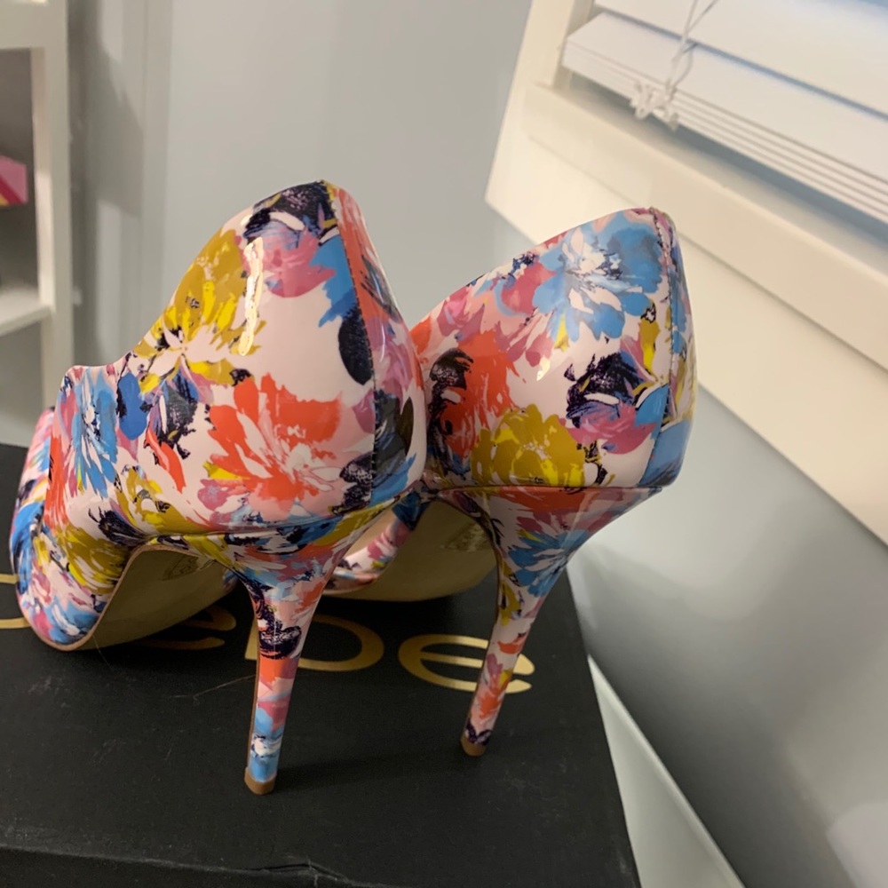 Shose - Picture 5 of 7